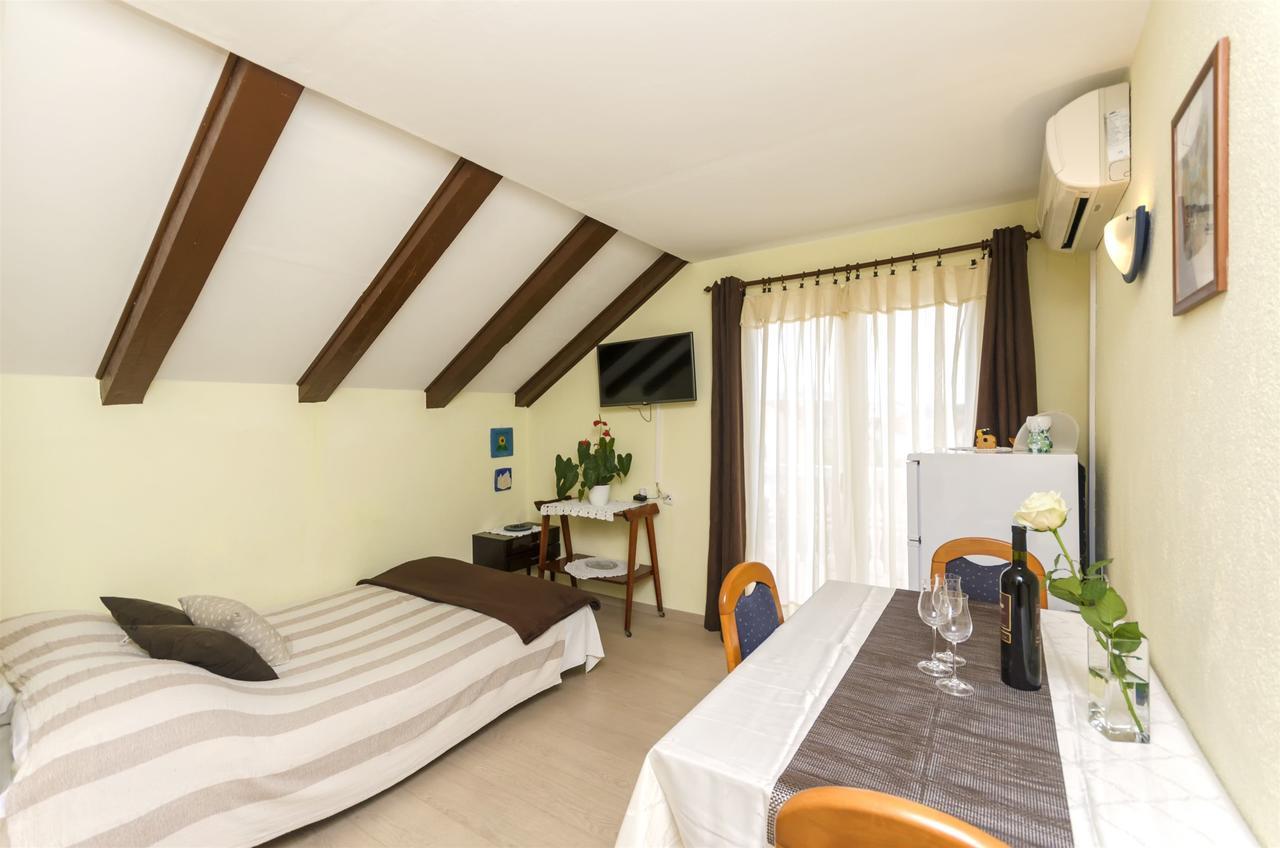 Apartments Toni Vodice Eksteriør bilde