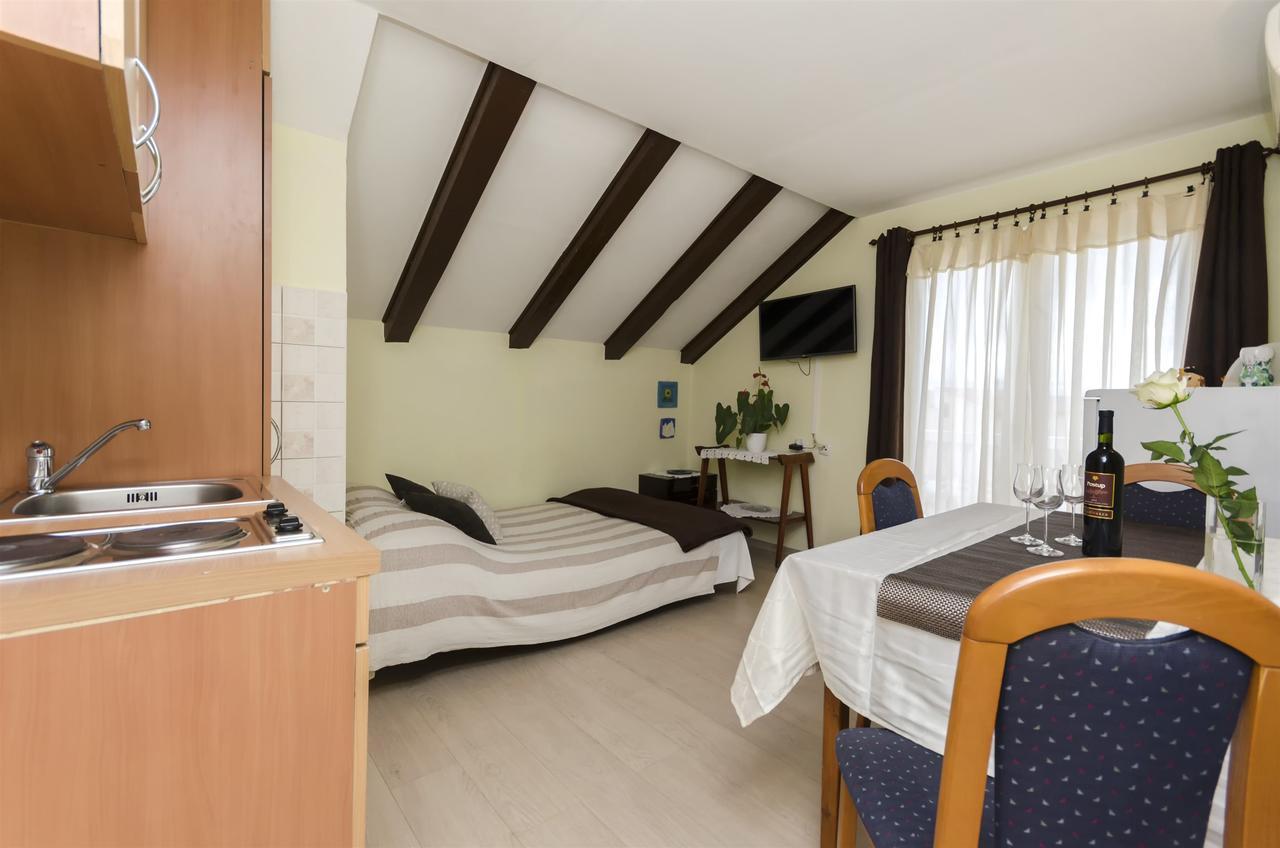 Apartments Toni Vodice Eksteriør bilde
