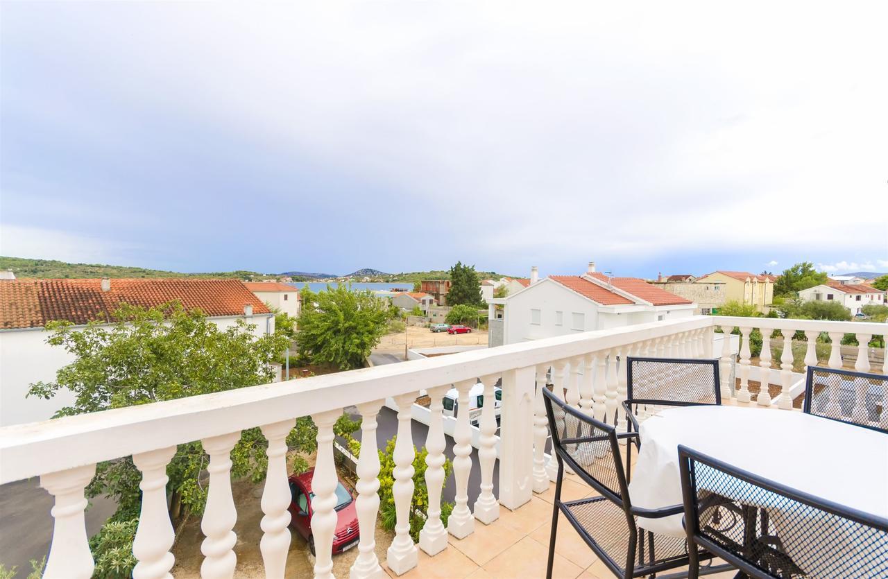 Apartments Toni Vodice Eksteriør bilde